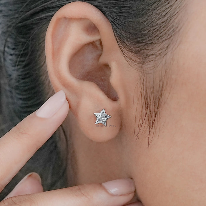 Clou d'oreille avec diamant de laboratoire taille étoile serti clos