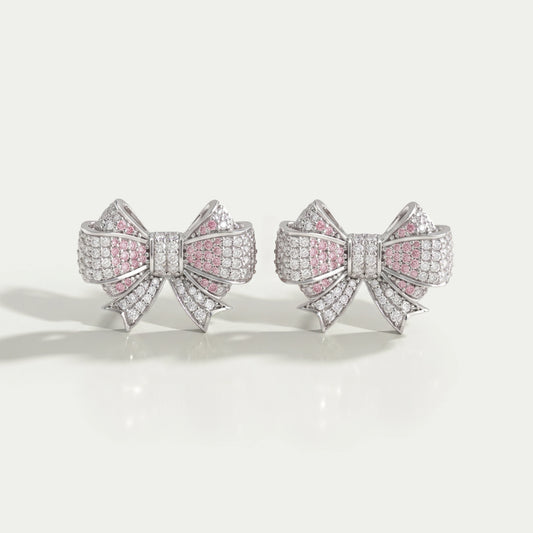 Boucles d'oreilles à tige en forme de nœud avec diamants taillés en rond