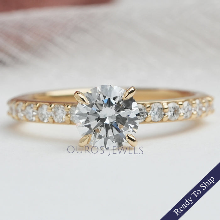 Bague solitaire avec diamant rond cultivé en laboratoire