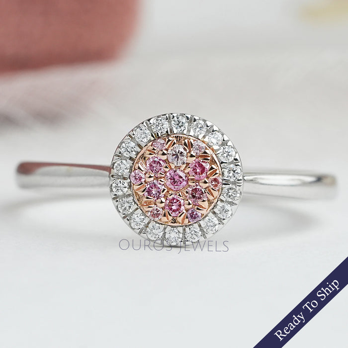 Bague d'anniversaire avec halo de diamants taille ronde rose