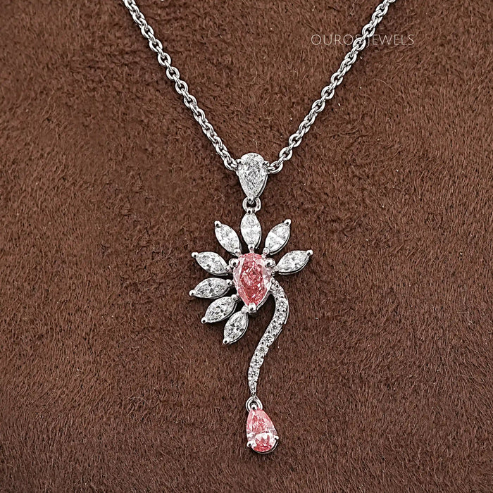 Pendentif en forme de fleur de poire rose avec diamant
