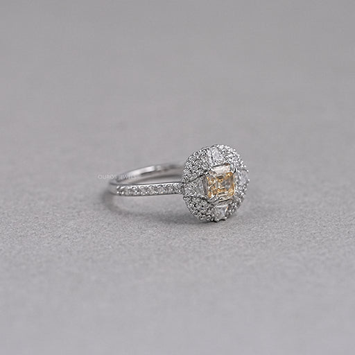 Bague de fiançailles avec diamant de laboratoire taille Asscher jaune