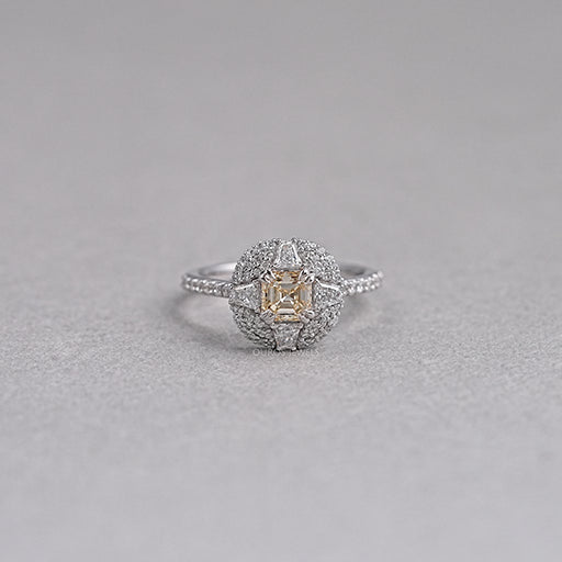 Bague de fiançailles avec diamant de laboratoire taille Asscher jaune