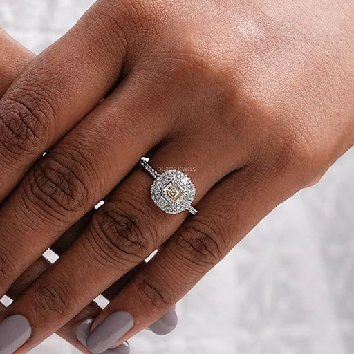 Bague de fiançailles avec diamant de laboratoire taille Asscher jaune