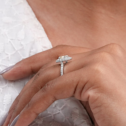 Bague de fiançailles avec diamant de laboratoire taille Asscher jaune