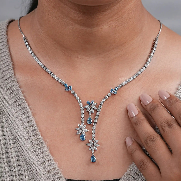 Collier avec diamants de laboratoire et diamants en forme de poire bleue