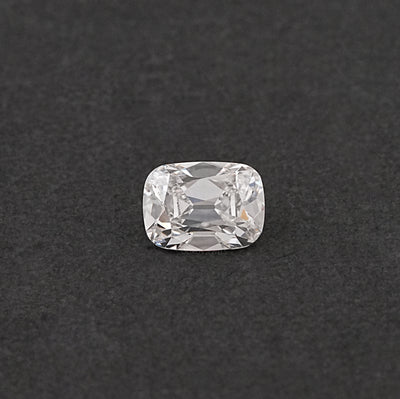 Diamant de laboratoire à taille coussin d'une ancienne mine