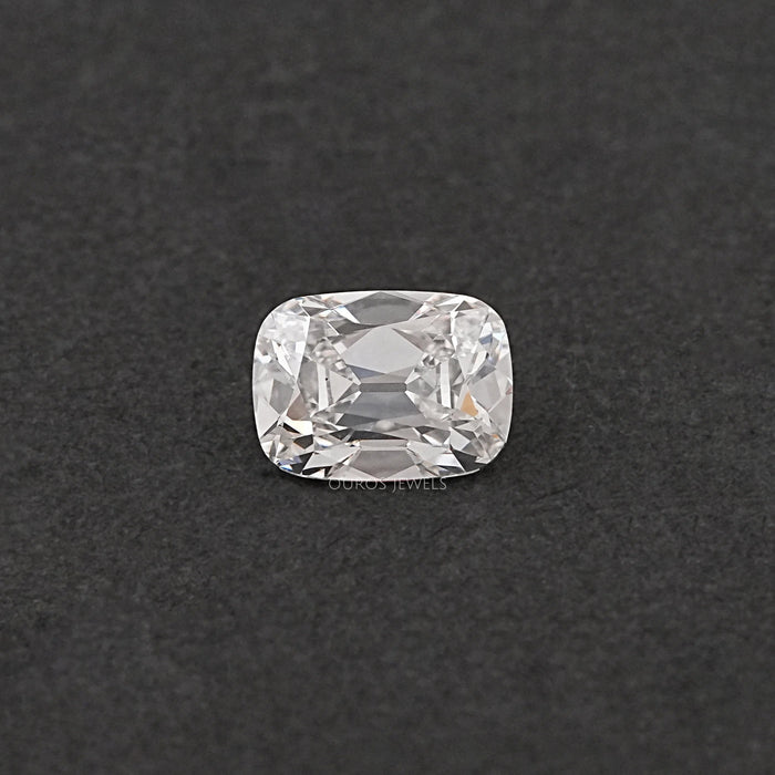 Diamant de laboratoire à taille coussin d'une ancienne mine