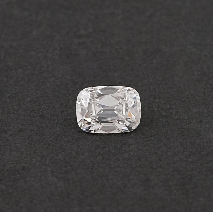 Diamant de laboratoire à taille coussin d'une ancienne mine