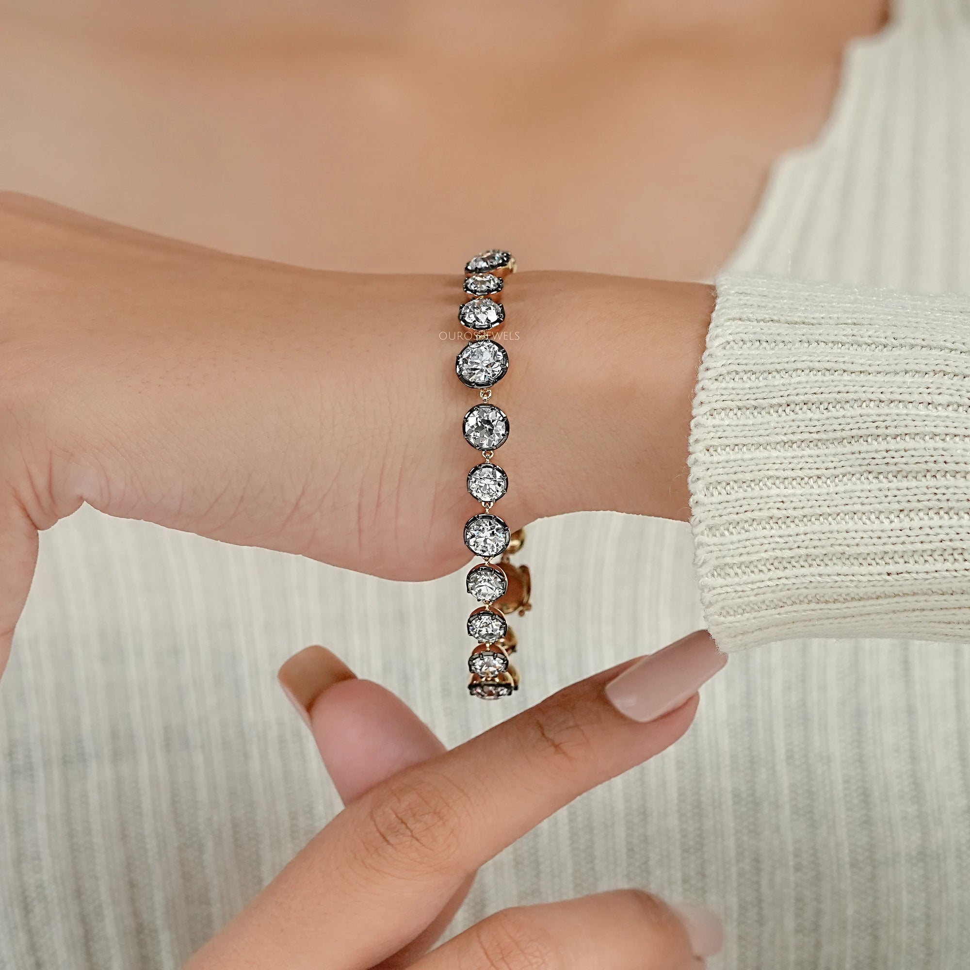 Bracelet européen ancien en diamants de laboratoire à taille ronde - avec revêtement noir