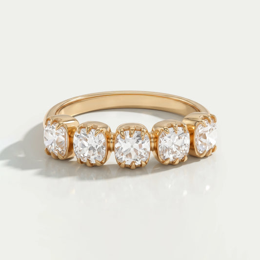 Bague à cinq pierres taillées en coussin de la vieille mine
