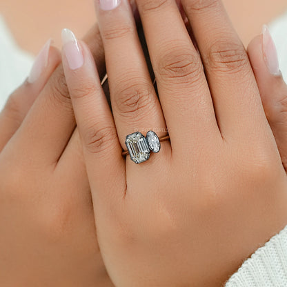 Bague halo en émeraude taille ancienne serti clos avec entourage diamants