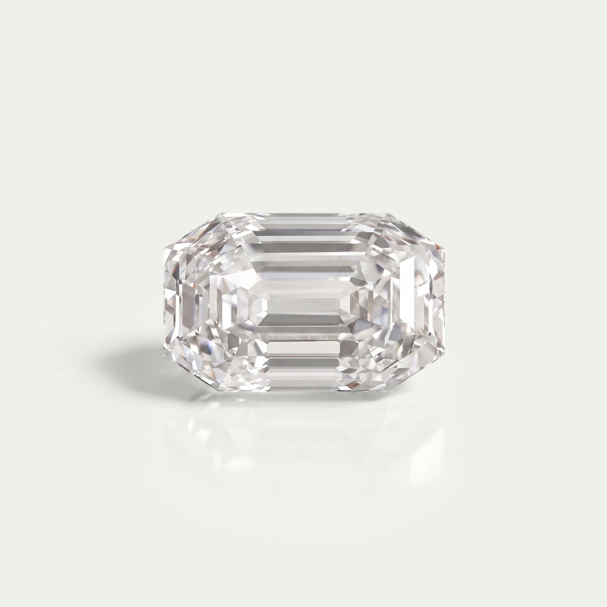 Diamant de laboratoire de forme émeraude à taille ancienne 