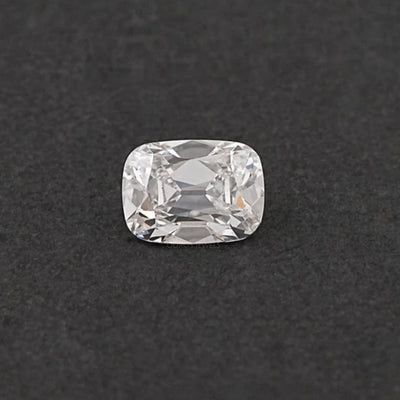 Diamant de laboratoire à taille coussin d'une ancienne mine