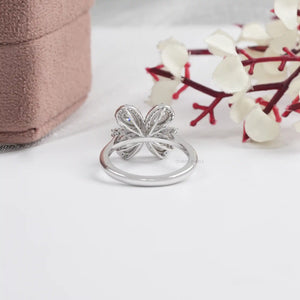 Bague unique en forme de fleur avec diamant de laboratoire taille poire olive