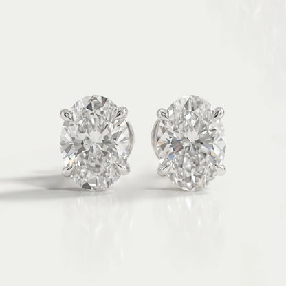 Boucles d'oreilles à tige en diamants de laboratoire à taille ovale
