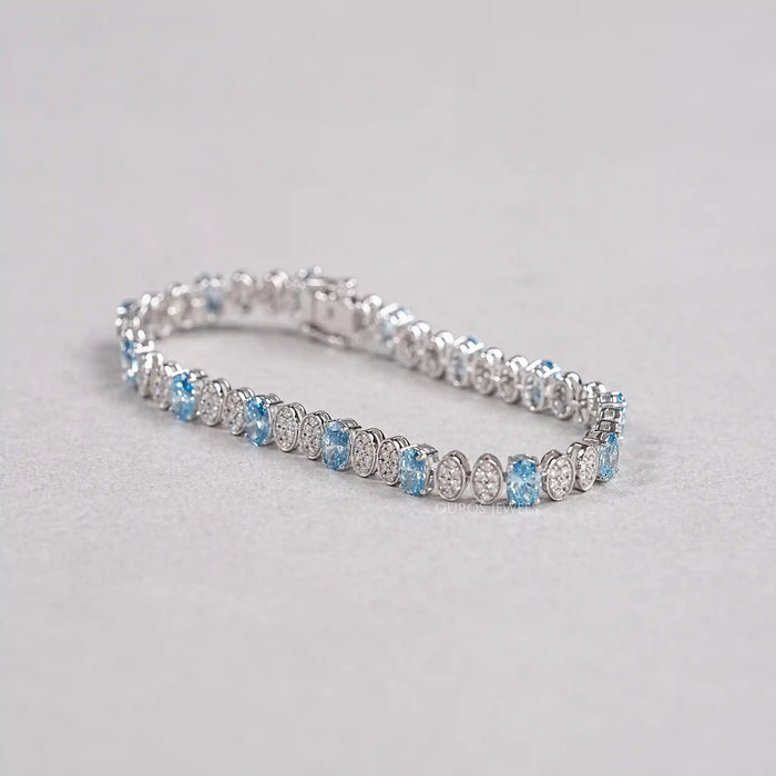 Bracelet de tennis alterné avec diamants bleus ovales et ronds