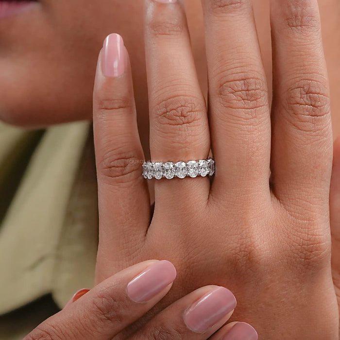 Alliance de mariage éternité avec diamants de laboratoire ovales