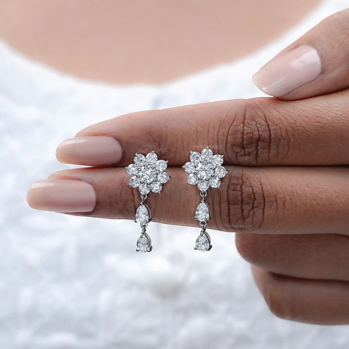 Boucles d'oreilles pendantes en forme de fleur avec halo de diamants ronds