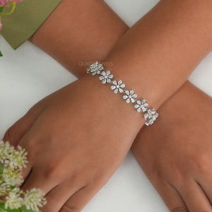 Bracelet en diamants de laboratoire taille poire de style floral