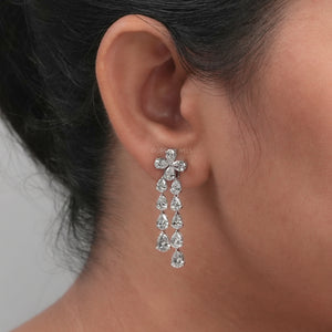 Boucle d'oreille pendante avec diamants de laboratoire taille poire