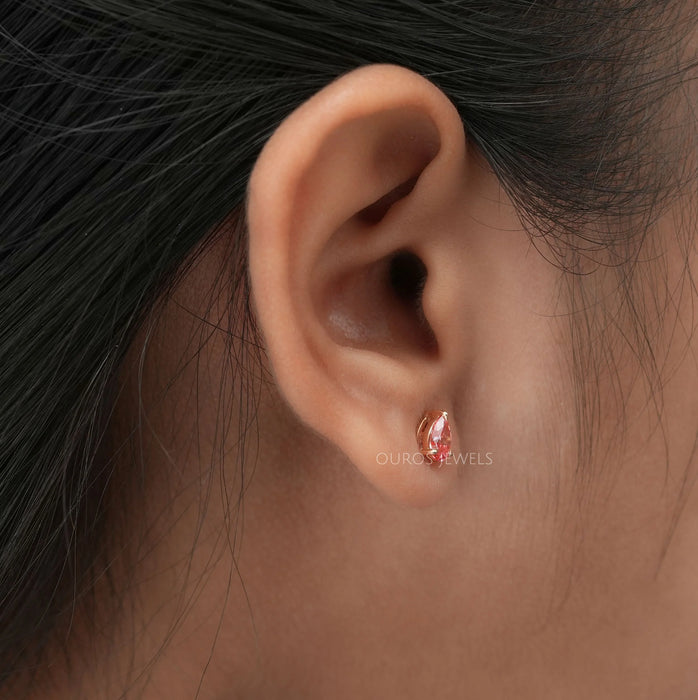 Boucles d'oreilles à tige avec solitaire en diamant de laboratoire taille poire rose