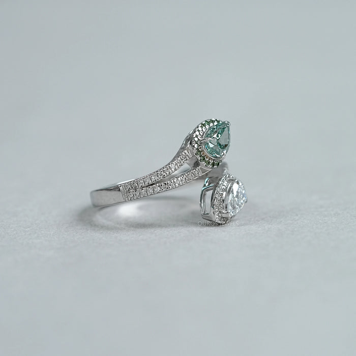 Bague fantaisie avec diamants de laboratoire taillés en poire vert vif