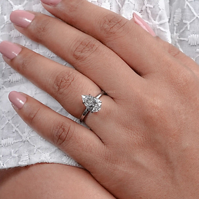 Bague de fiançailles avec solitaire en diamant taille poire