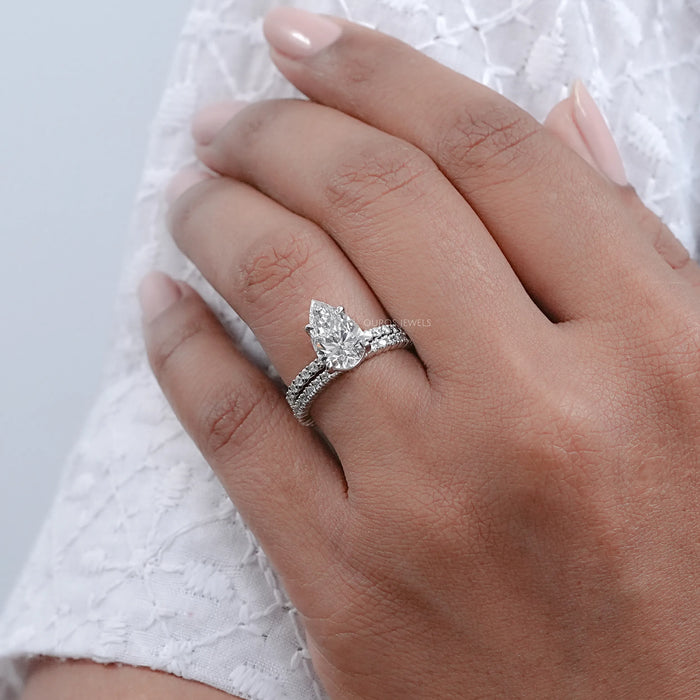 Ensemble de bagues de mariage avec solitaire taille poire