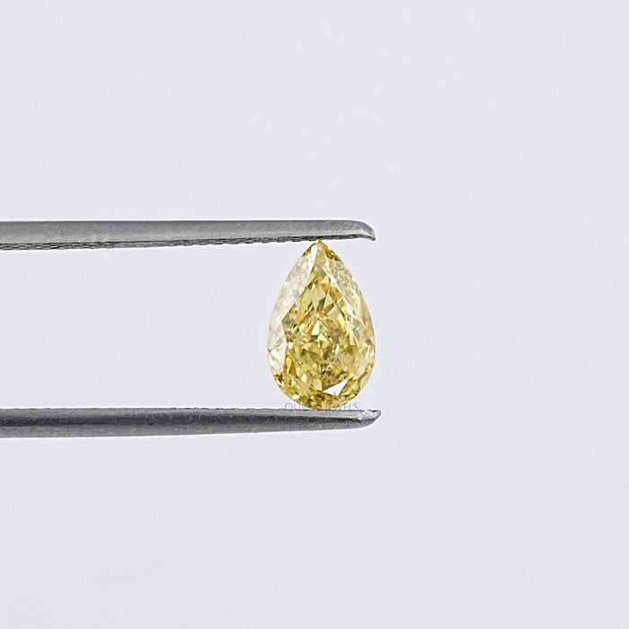 Diamant de laboratoire taille poire jaune 
