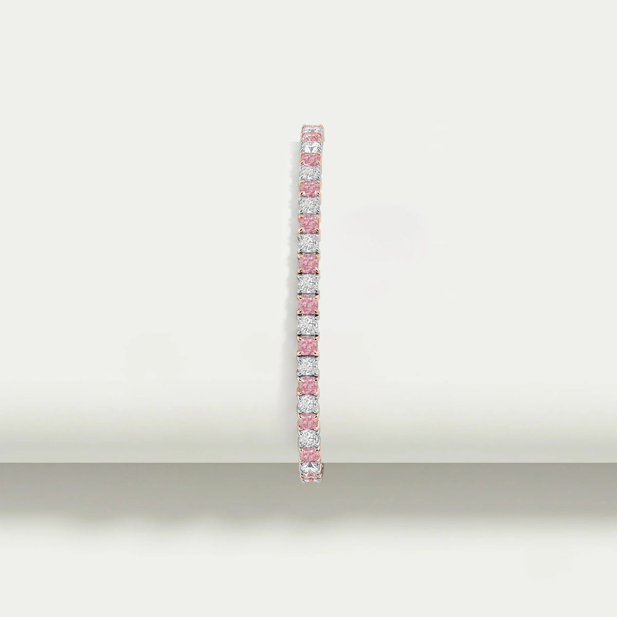 Bracelet de tennis en diamants de laboratoire taille coussin rose 