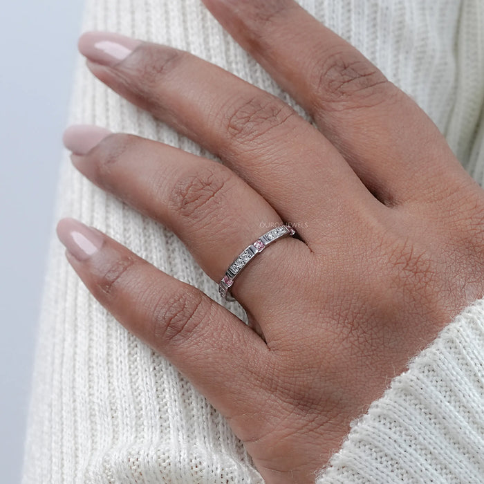 Bague empilable avec diamants de laboratoire à coupe ronde