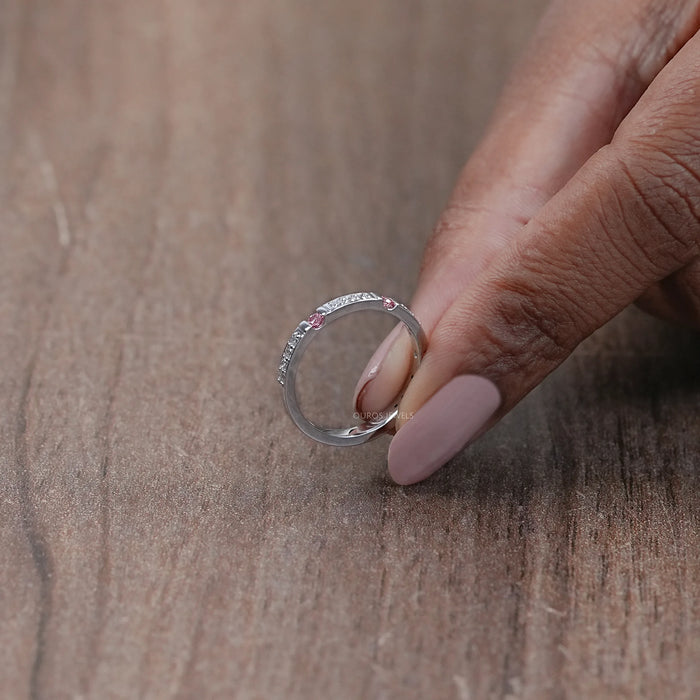 Bague empilable avec diamants de laboratoire à coupe ronde