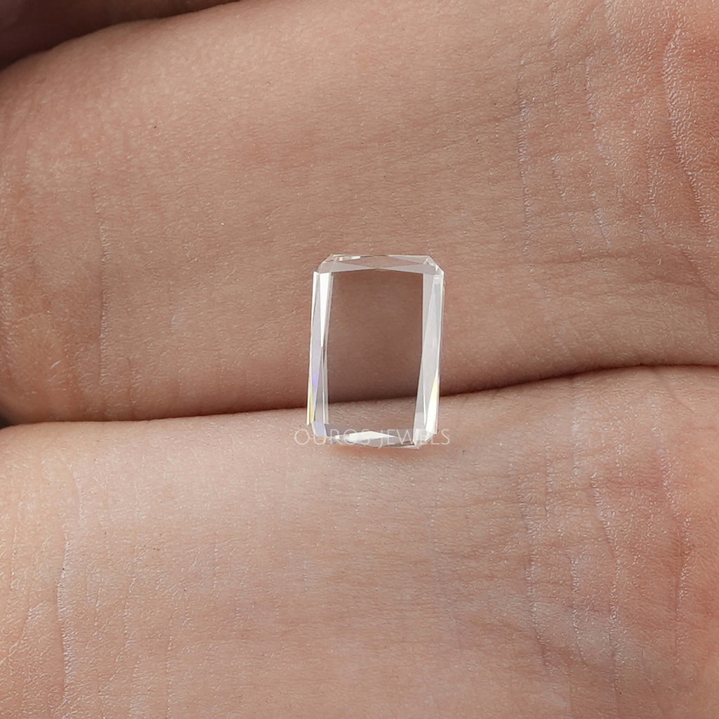 Portrait de diamant de laboratoire taille émeraude