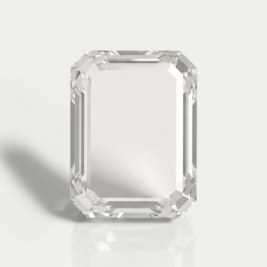 Portrait de diamant de laboratoire taille émeraude