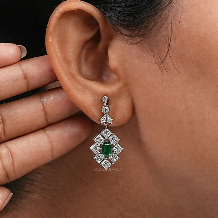 Boucles d'oreilles à pierres précieuses vertes et halo de princesse