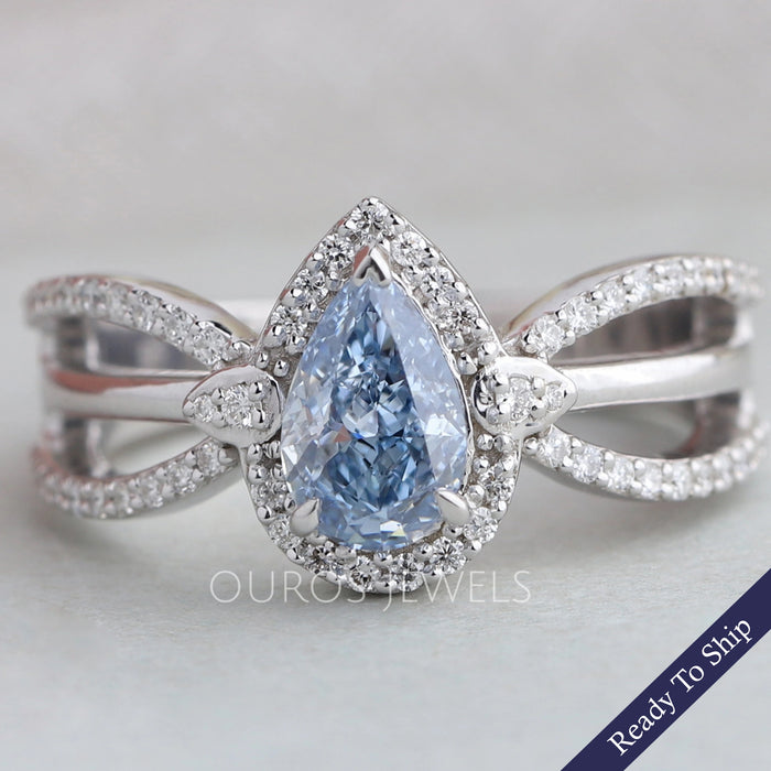 Bague de fiançailles avec diamants taille poire bleus et accent halo