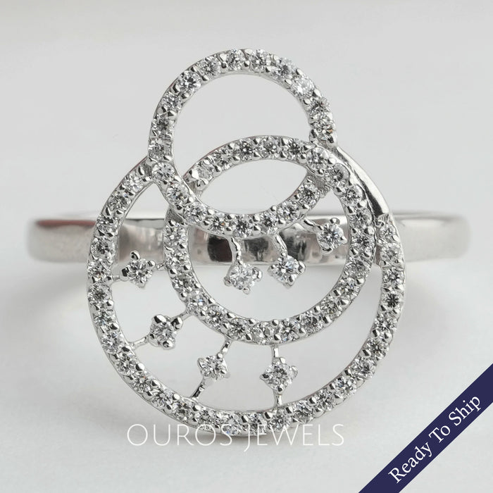 Alliance de mariage avec cercle de diamants ronds