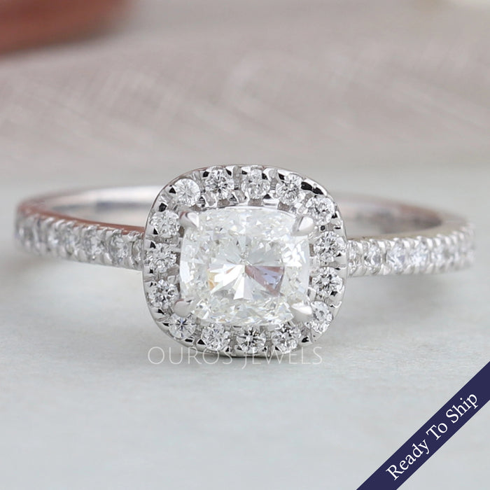 Bague de fiançailles avec diamant taille coussin et halo