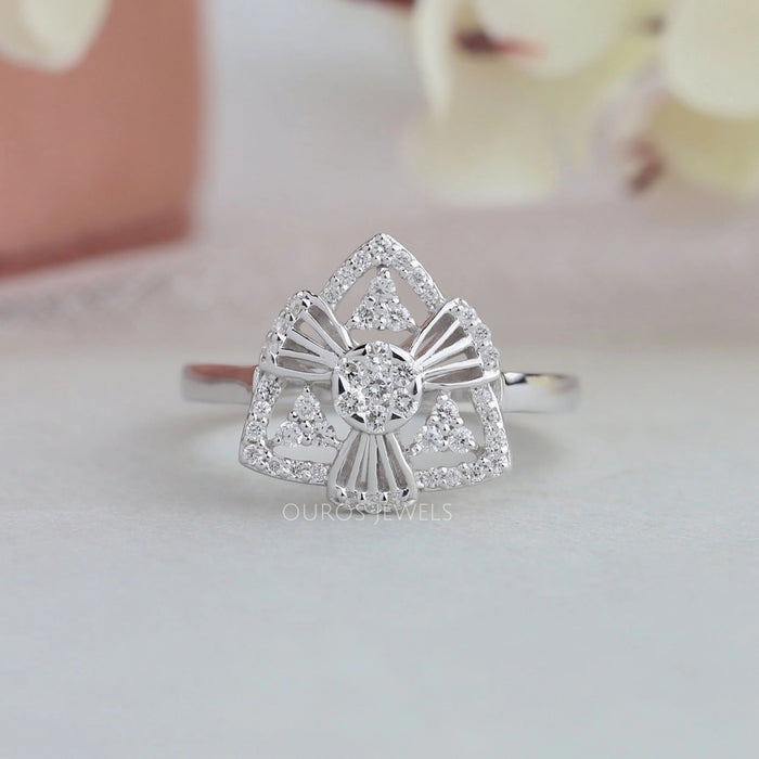 Bague de fiançailles de mariage en forme de triangle