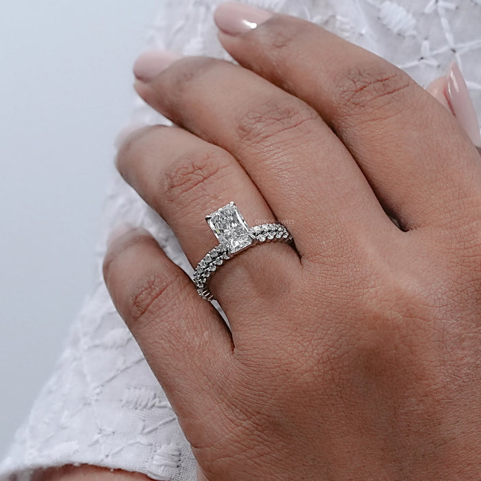 Ensemble de bagues de mariage avec halo caché en diamants taille radiant