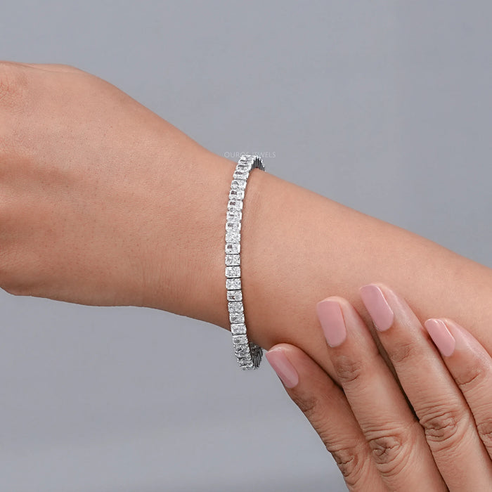 Bracelet de tennis en diamants de laboratoire à taille radiante