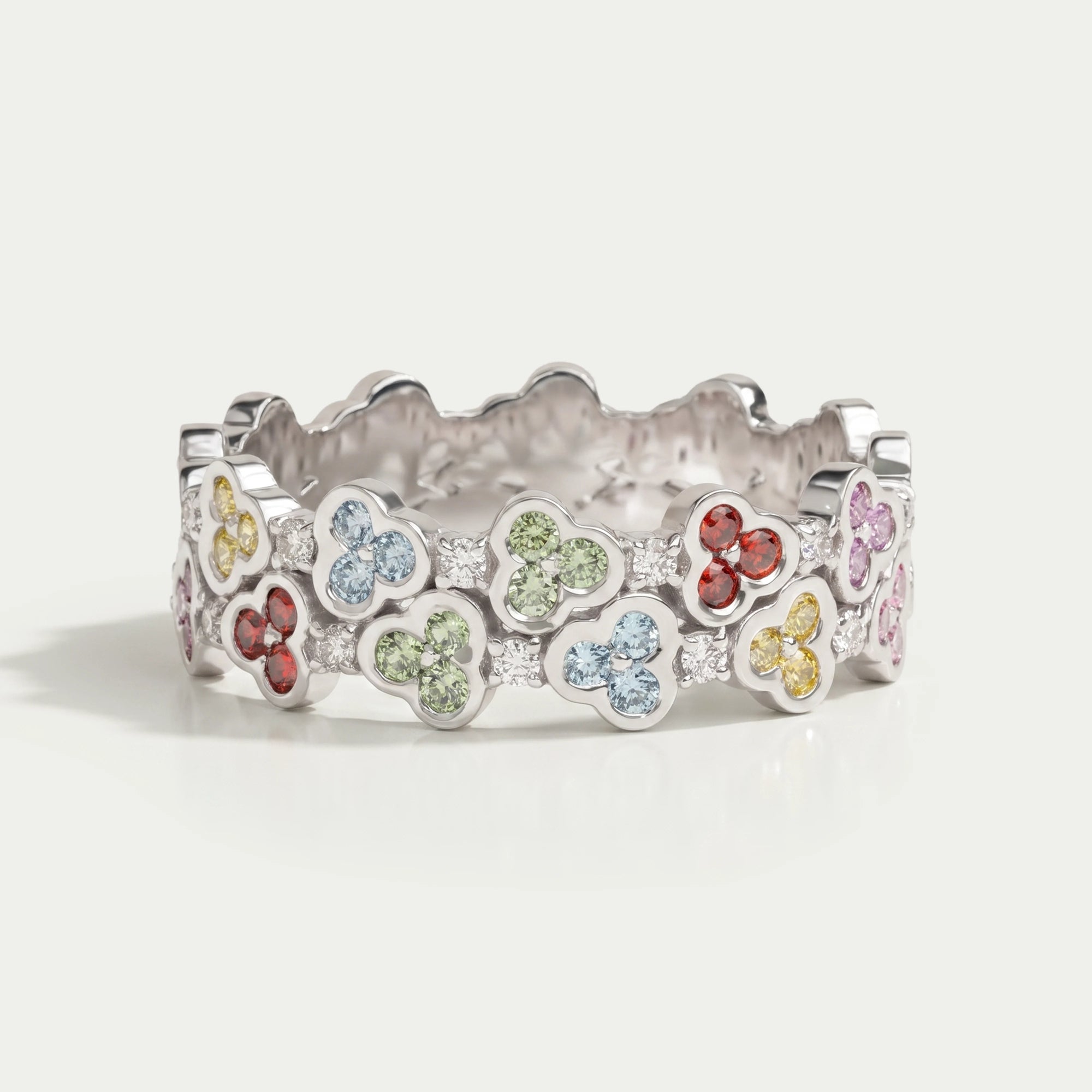 Alliance de mariage avec diamants ronds de couleur arc-en-ciel