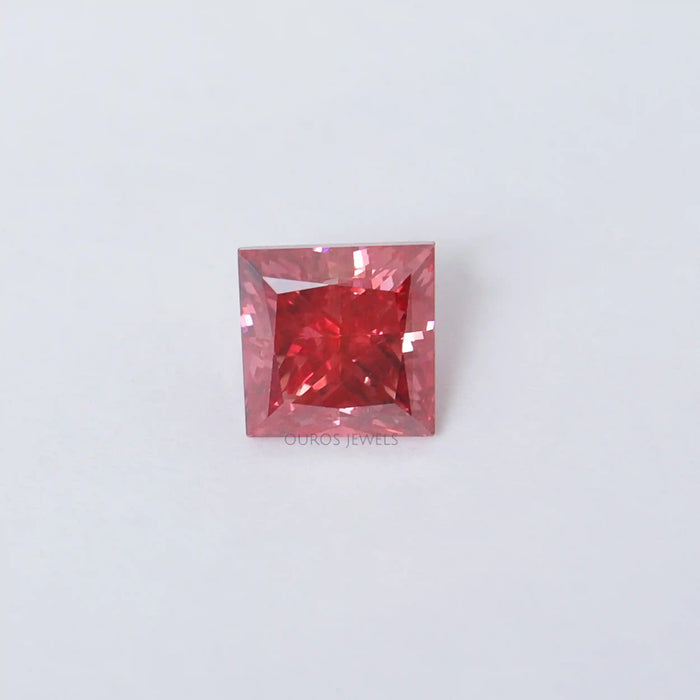 Diamant de laboratoire taille princesse rouge de 2,00 carats