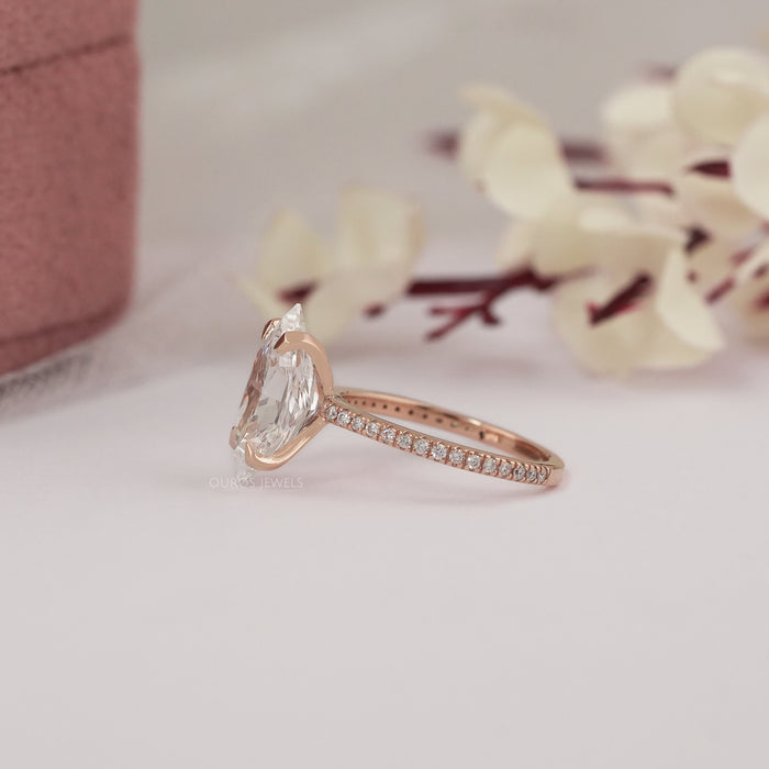 Bague solitaire avec diamant taille marquise hollandaise