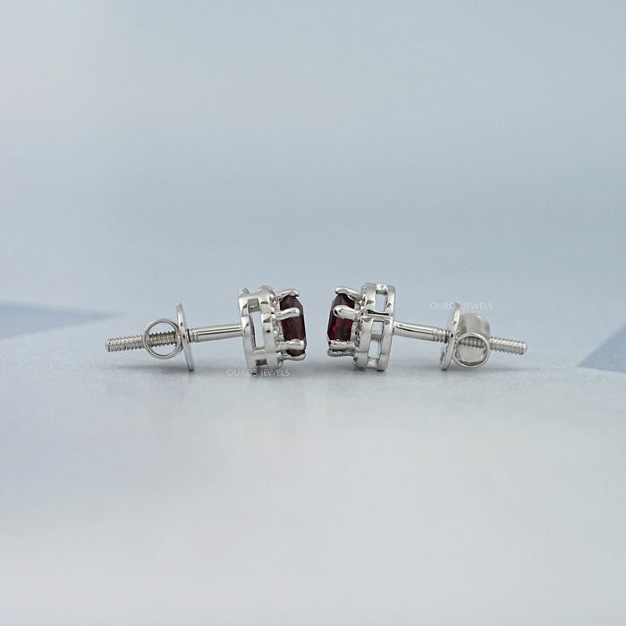 Boucles d'oreilles à tige en forme de halo de pierres précieuses en rubis rouge à coupe hexagonale