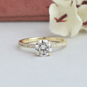 Bague de fiançailles avec solitaire à halo caché et coupe ronde