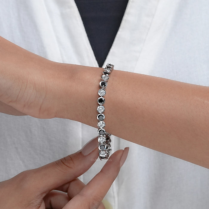 Bracelet alternatif avec diamants noirs taille ronde sertis