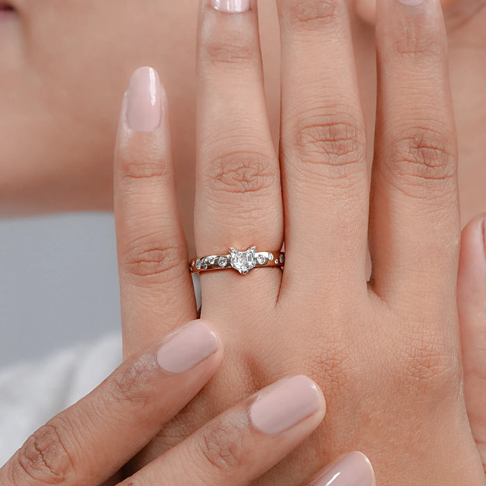 Bague de fiançailles avec diamant de laboratoire taille chat