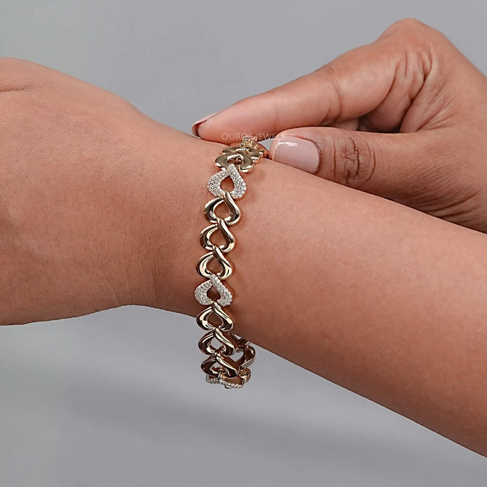 Bracelet à maillons en forme de cœur serti de pavés